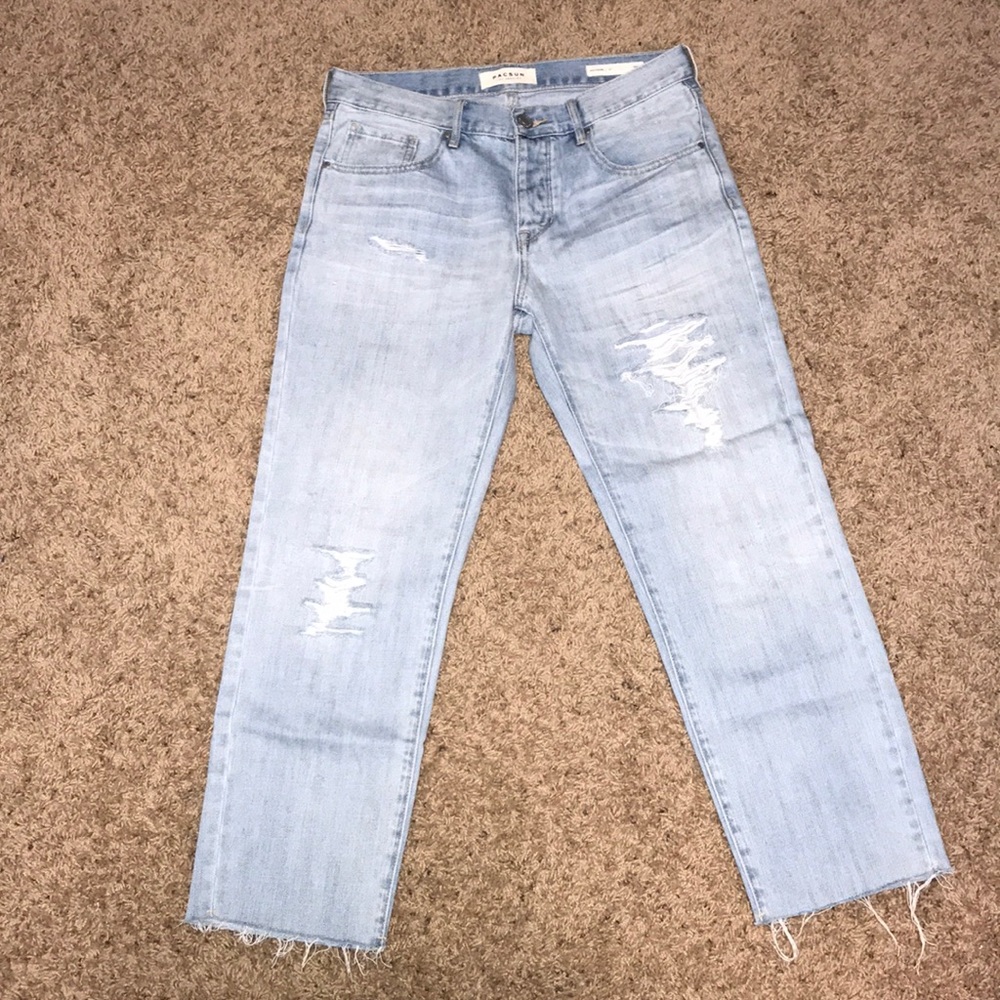 Light wash boyfriend jeans!